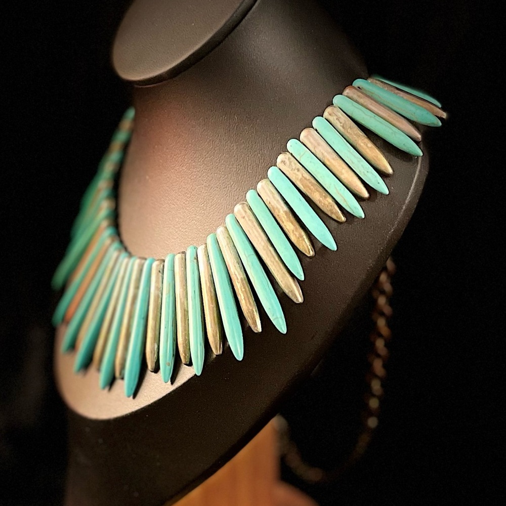 Chic Turquoise Spike Necklace - Picture 3 of 9